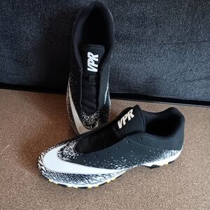 Black and White Men's Athletic Shoes
